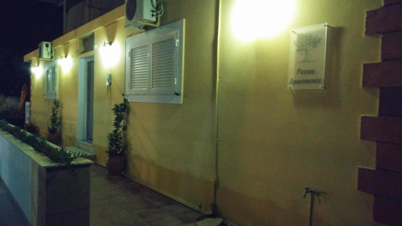 فاثي Petros Studios المظهر الخارجي الصورة